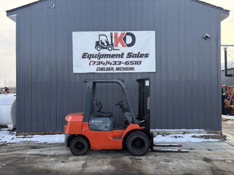  TOYOTA 7FDU25 Mast Forklift #5859