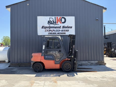  TOYOTA 7FGU30 Mast Forklift #6317