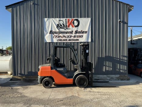  TOYOTA 8FGU30 Mast Forklift #6416