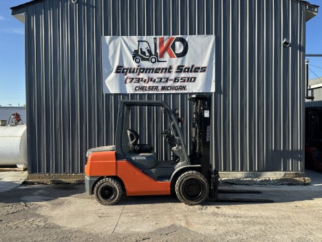 TOYOTA 8FDU32 Mast Forklift #6418
