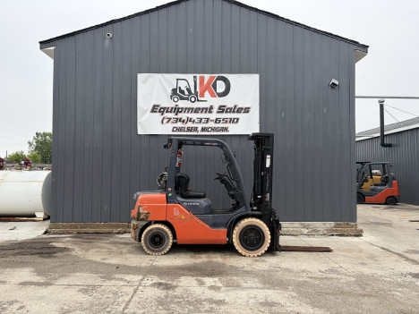  TOYOTA 8FGU30 Mast Forklift #6445