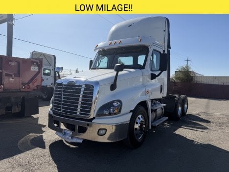 2019 FREIGHTLINER CASCADIA Tandem Axle Daycab #1008 2019 FREIGHTLINER CASCADIA Tandem Axle Daycab #1008