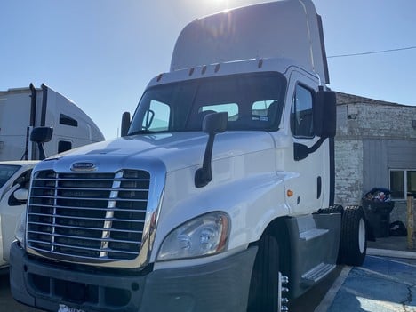2015 FREIGHTLINER CASCADIA Single Axle Daycab #1011 2015 FREIGHTLINER CASCADIA Single Axle Daycab #1011
