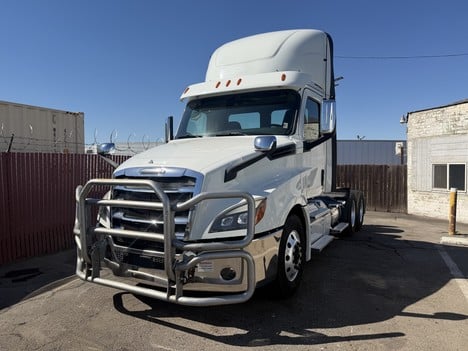2020 FREIGHTLINER CASCADIA Tandem Axle Daycab #1015 2020 FREIGHTLINER CASCADIA Tandem Axle Daycab #1015