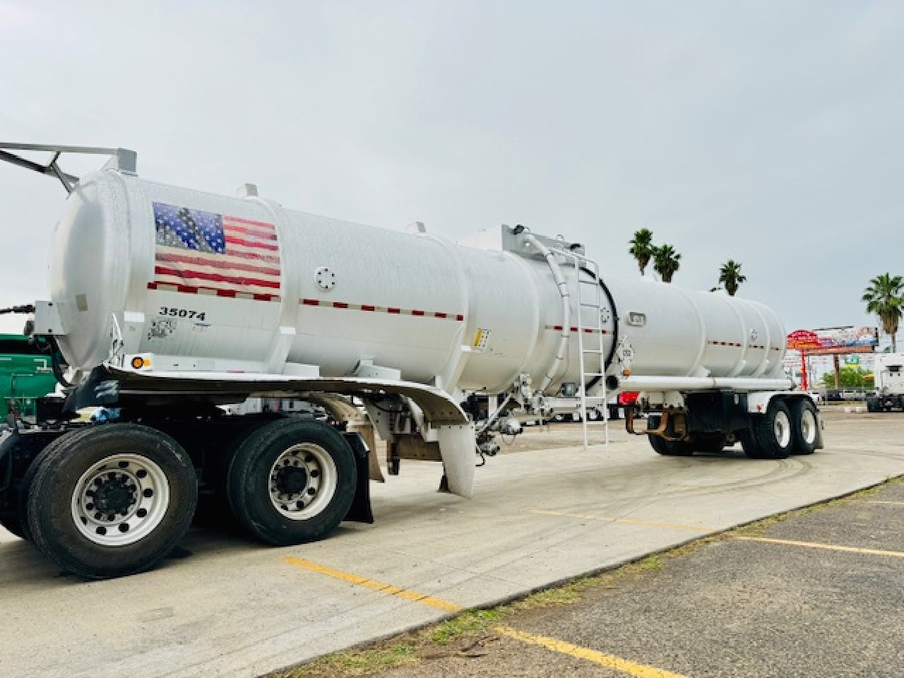 2013 POLAR TANCKER 8400 GALONES Fuel Tanker Trailer #1 2013 POLAR TANCKER 8400 GALONES Fuel Tanker Trailer #1