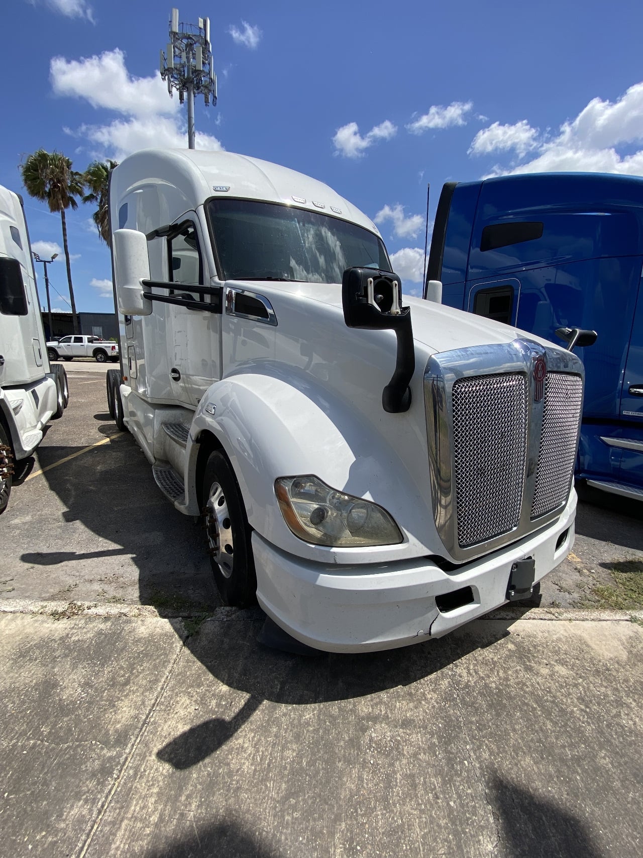 2020 KENWORTH T680 Tandem Axle Sleeper #1 2020 KENWORTH T680 Tandem Axle Sleeper #1