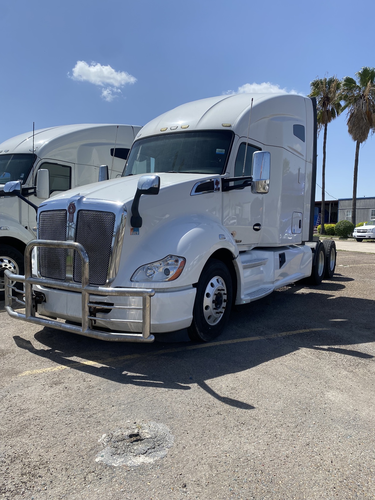 2019 KENWORTH T680 Tandem Axle Sleeper #1 2019 KENWORTH T680 Tandem Axle Sleeper #1