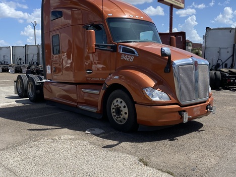 2020 KENWORTH T680 Tandem Axle Sleeper