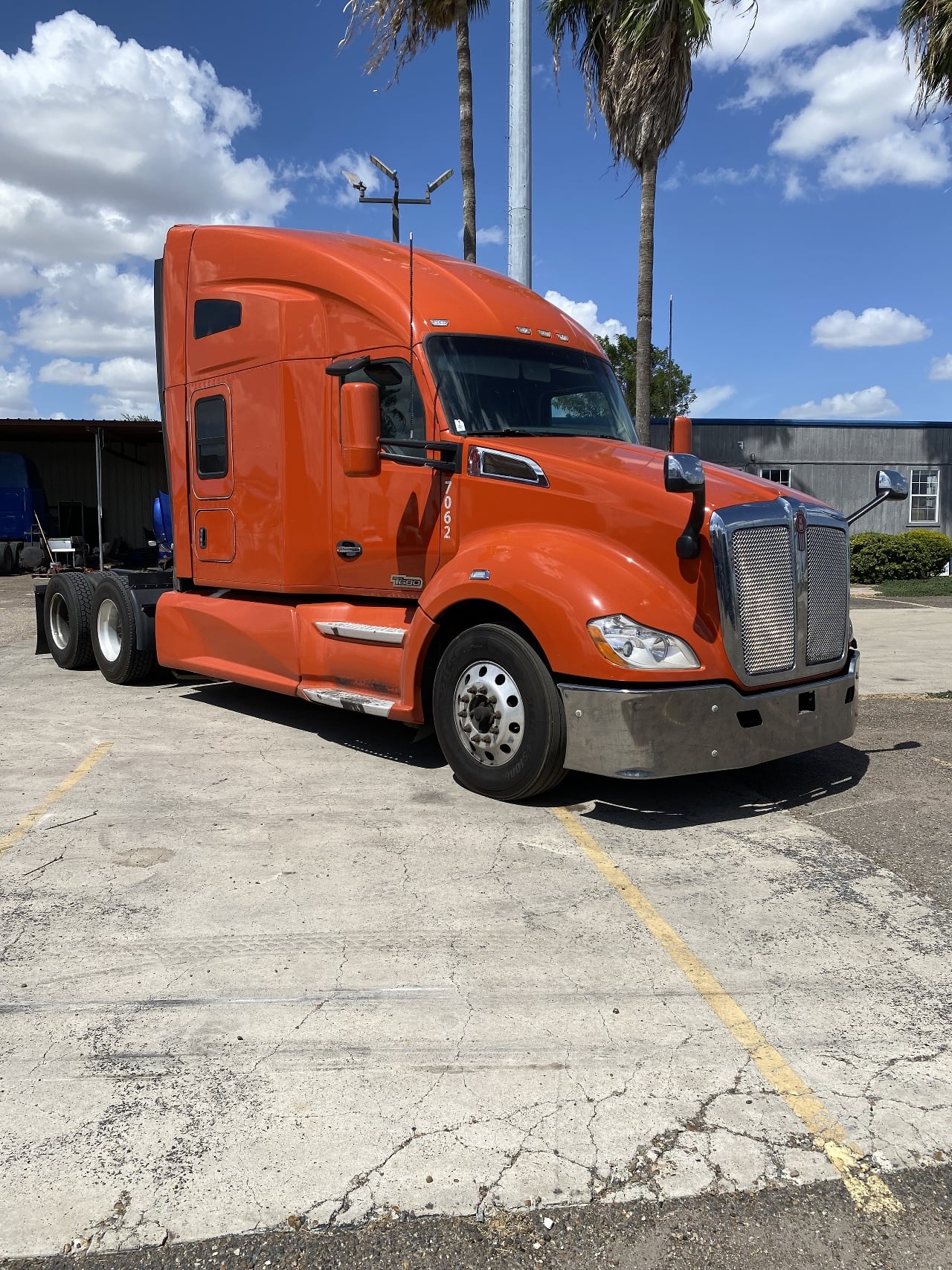2019 KENWORTH T680 Sleeper #4034 2019 KENWORTH T680 Sleeper #4034
