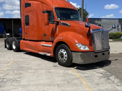 2019-kenworth-t680-tandem-axle-sleeper #1110