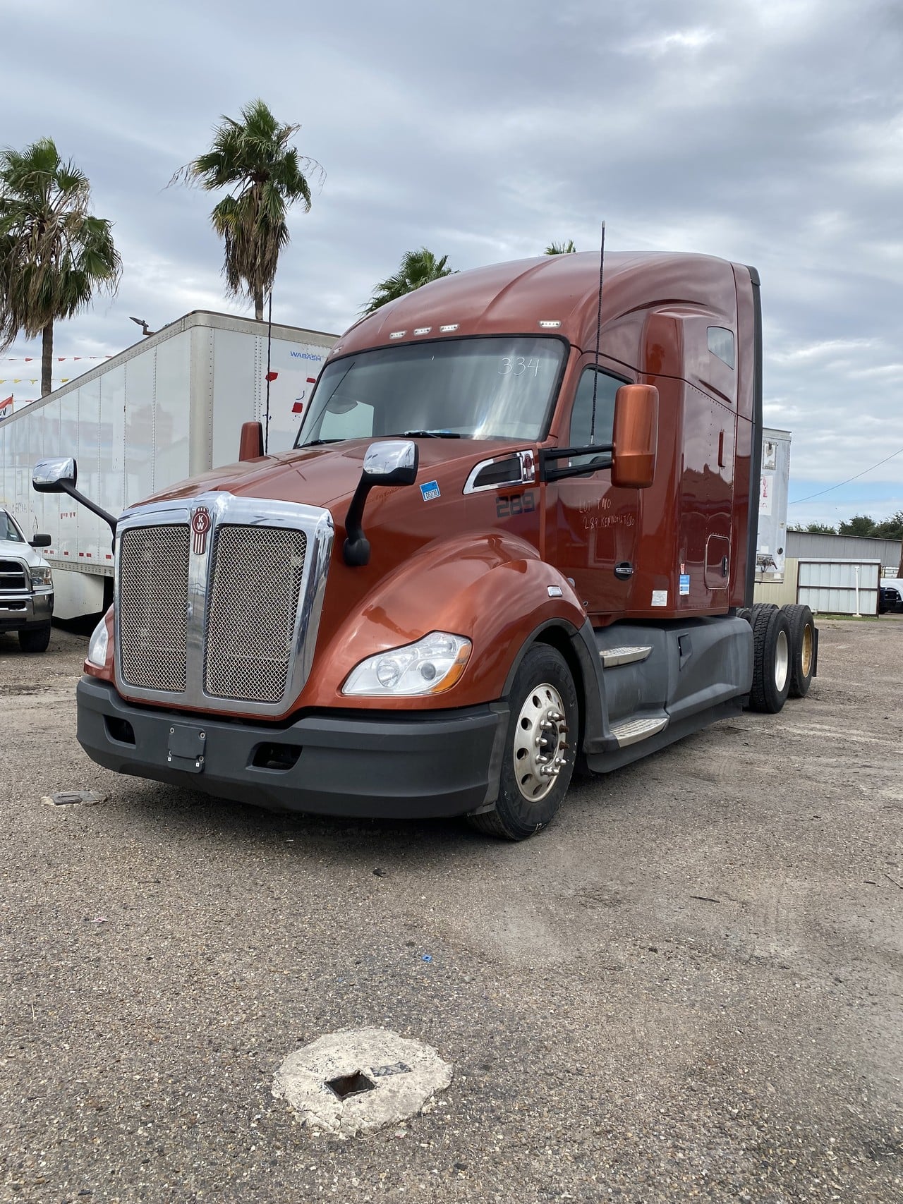 2019-kenworth-t680-low-miles-sleeper #4189