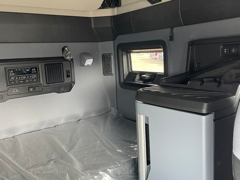 https://pub.imanpro.net/mktruck/photo/319811/TH_7.jpg?20260228162539