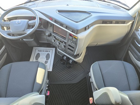 https://pub.imanpro.net/mktruck/photo/320876/TH_8.jpg?20260106165101