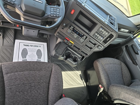 https://pub.imanpro.net/mktruck/photo/322614/TH_8.jpg?20260421143627