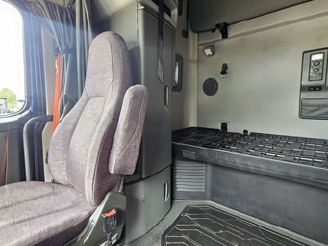 https://pub.imanpro.net/mktruck/photo/323521/TH_7.jpg?20260618195152