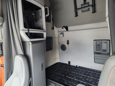 https://pub.imanpro.net/mktruck/photo/323588/TH_5.jpg?20260717115526