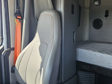https://pub.imanpro.net/mktruck/photo/323595/TH_8.jpg?20260610215406