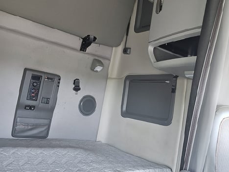 https://pub.imanpro.net/mktruck/photo/323595/TH_9.jpg?20260610215406