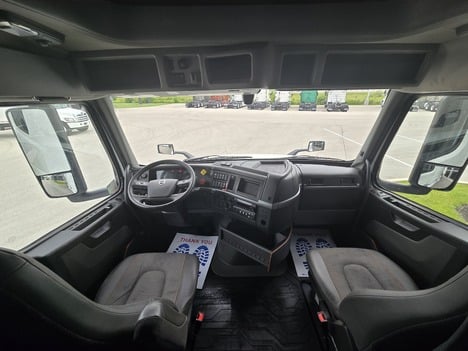 https://pub.imanpro.net/mktruck/photo/323597/TH_17.jpg?20260626185825