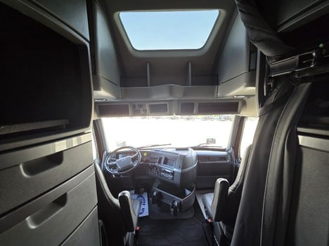https://pub.imanpro.net/mktruck/photo/323644/TH_16.jpg?20260702153043