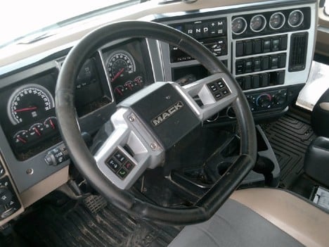 https://pub.imanpro.net/mktruck/photo/325652/TH_7.jpg?20260629192425