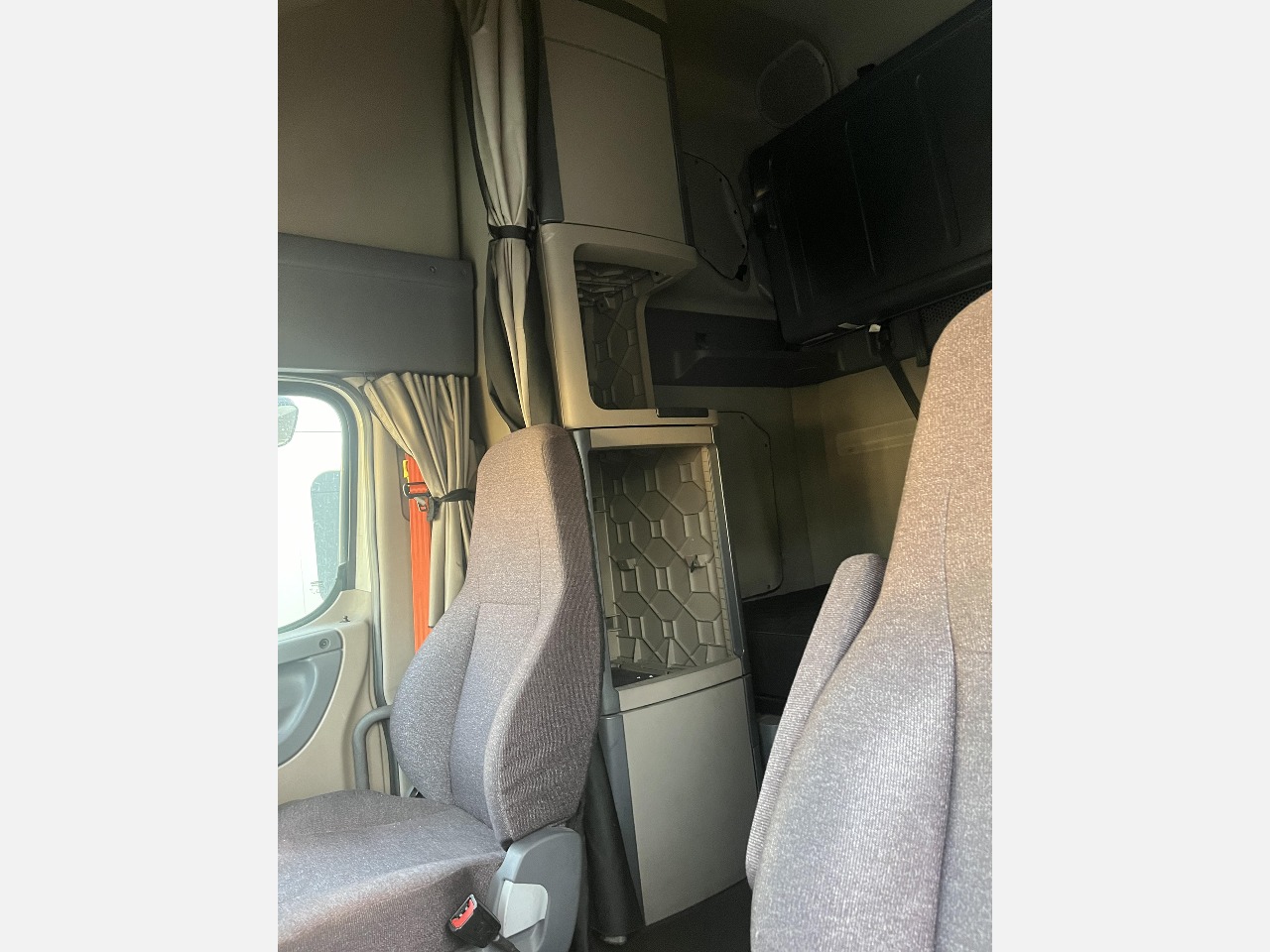 https://pub.imanpro.net/pax/photo/1031/9.jpg?t=20241209173125