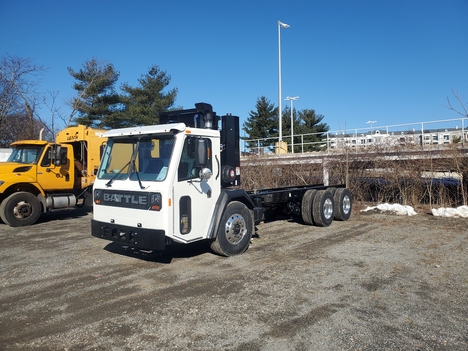 2025 BATTLE MOTORS LNT Garbage Truck #1050