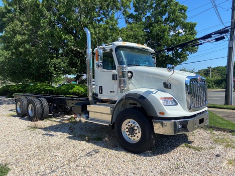  INTERNATIONAL HX Tandem Axle Daycab #1055