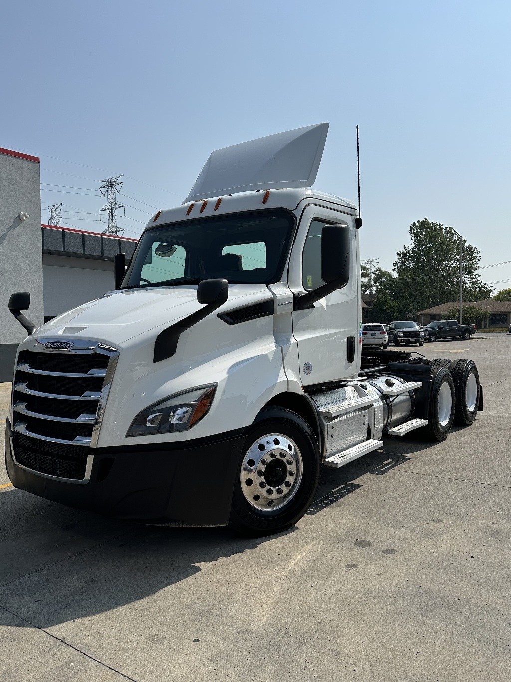 2018 FREIGHTLINER Cascadia 116 Tandem Axle Daycab #1