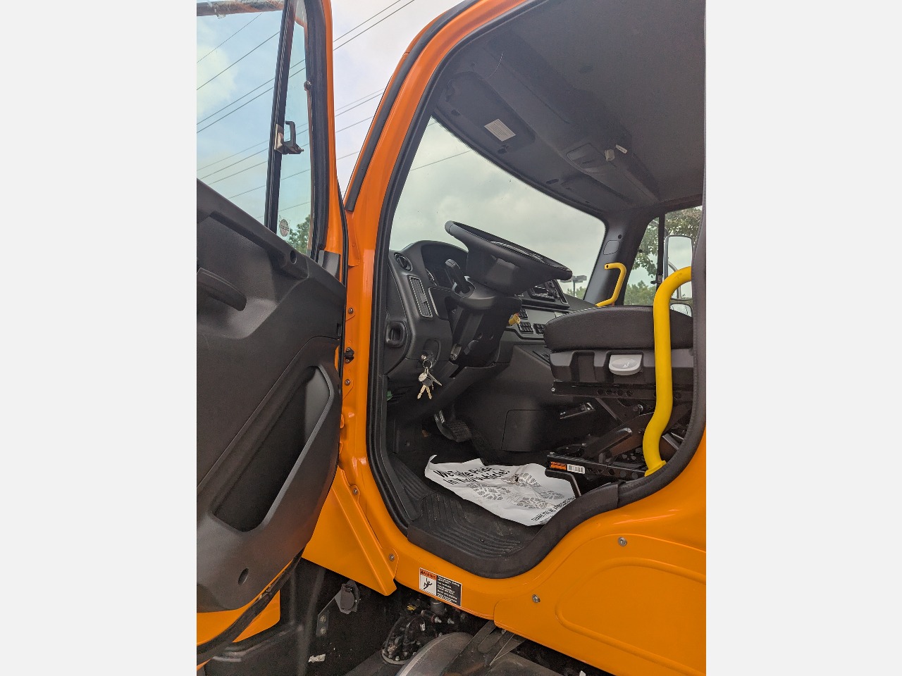 2025 Freightliner 114SD - image 13