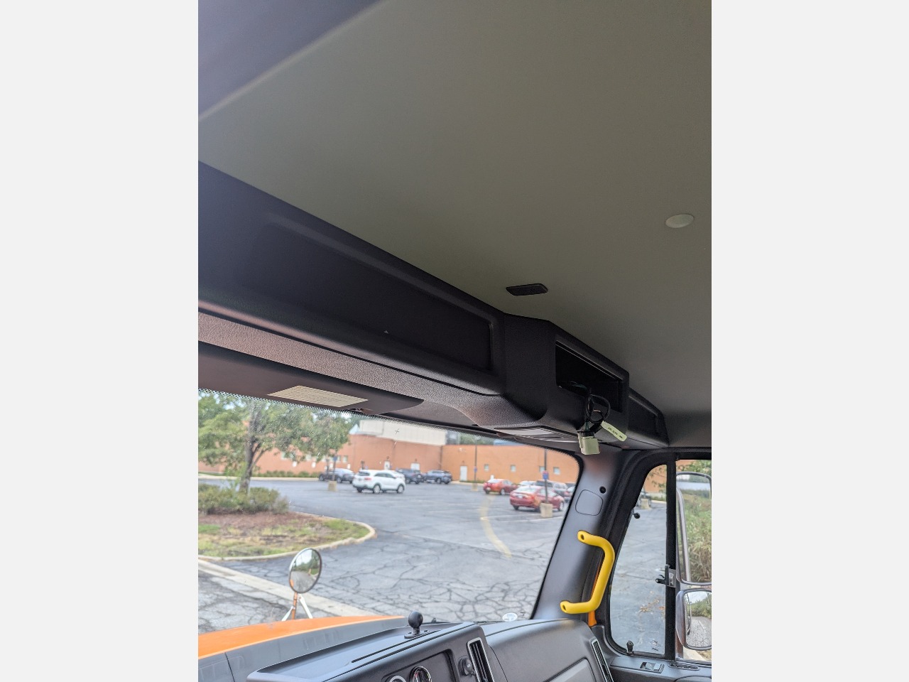 2025 Freightliner 114SD - image 17