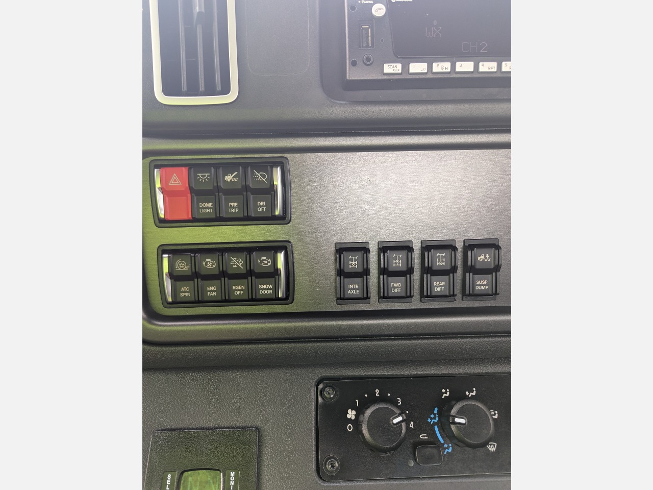 2025 Freightliner 114SD - image 18