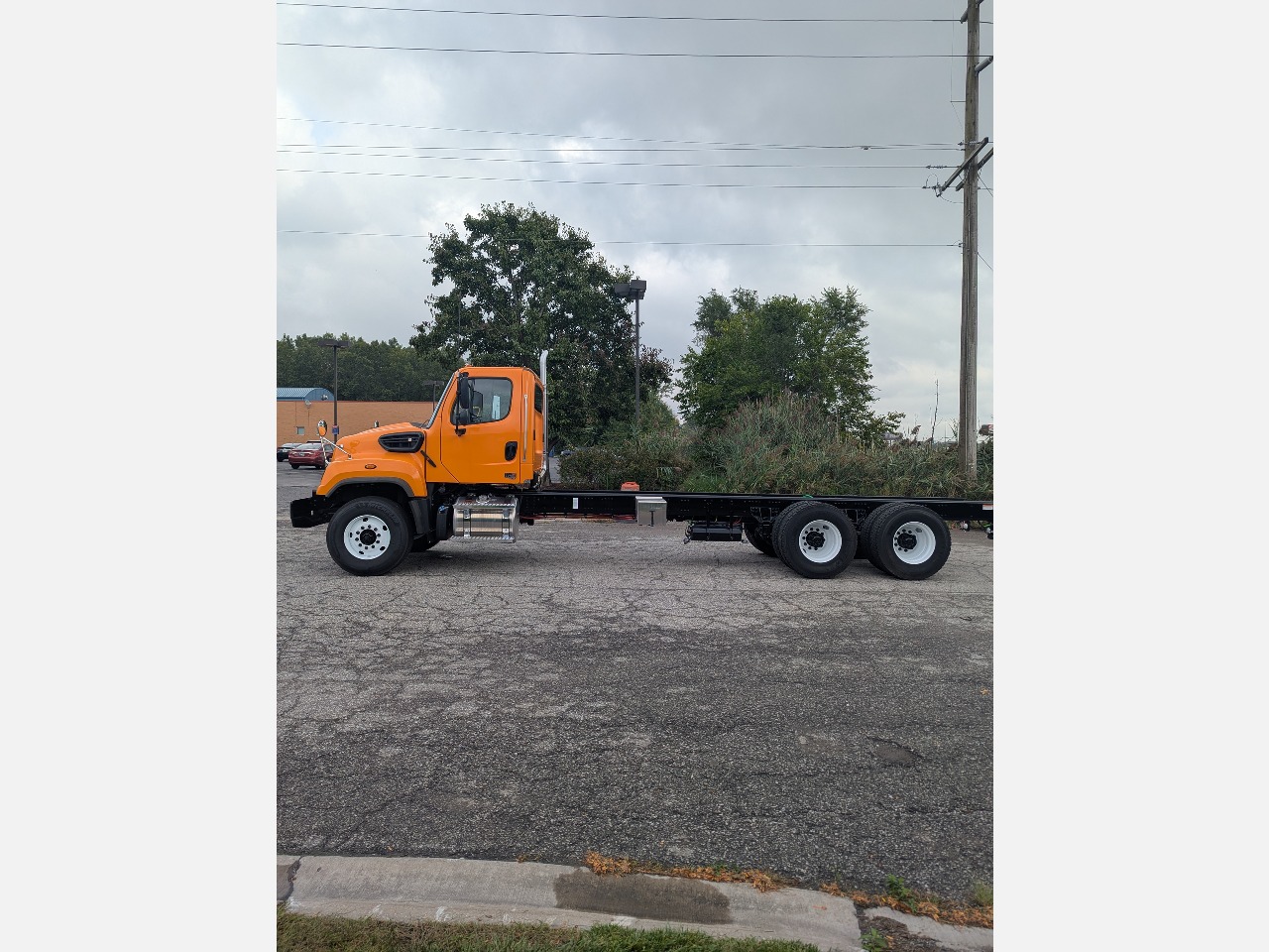 2025 Freightliner 114SD - image 2