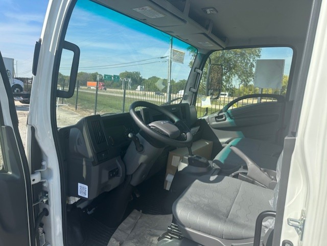 2025 Isuzu - image 3