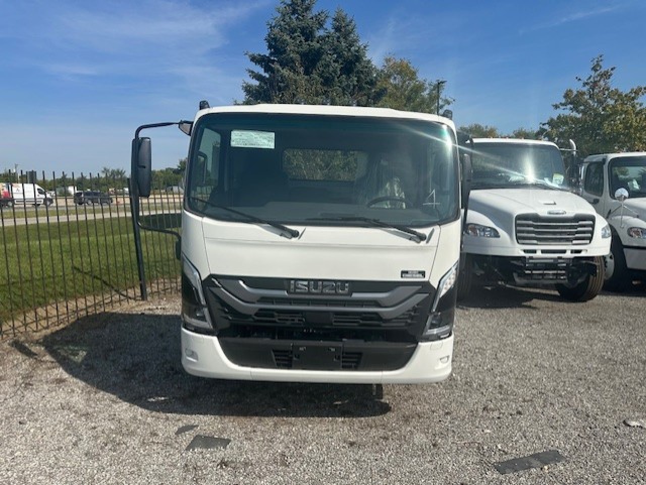 2025 Isuzu - image 4