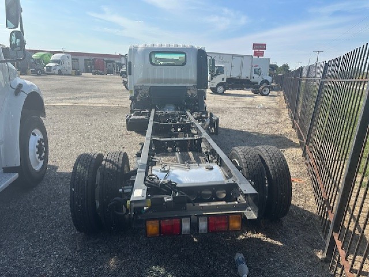 2025 Isuzu - image 5