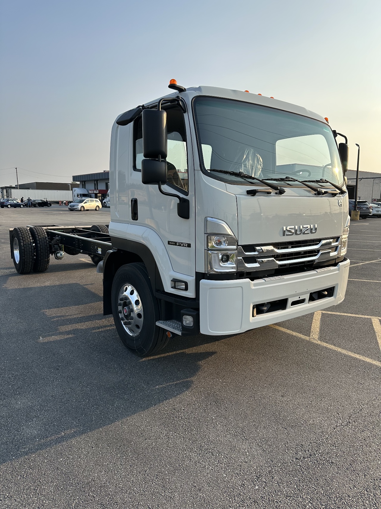 2025 Isuzu FVR - image 3