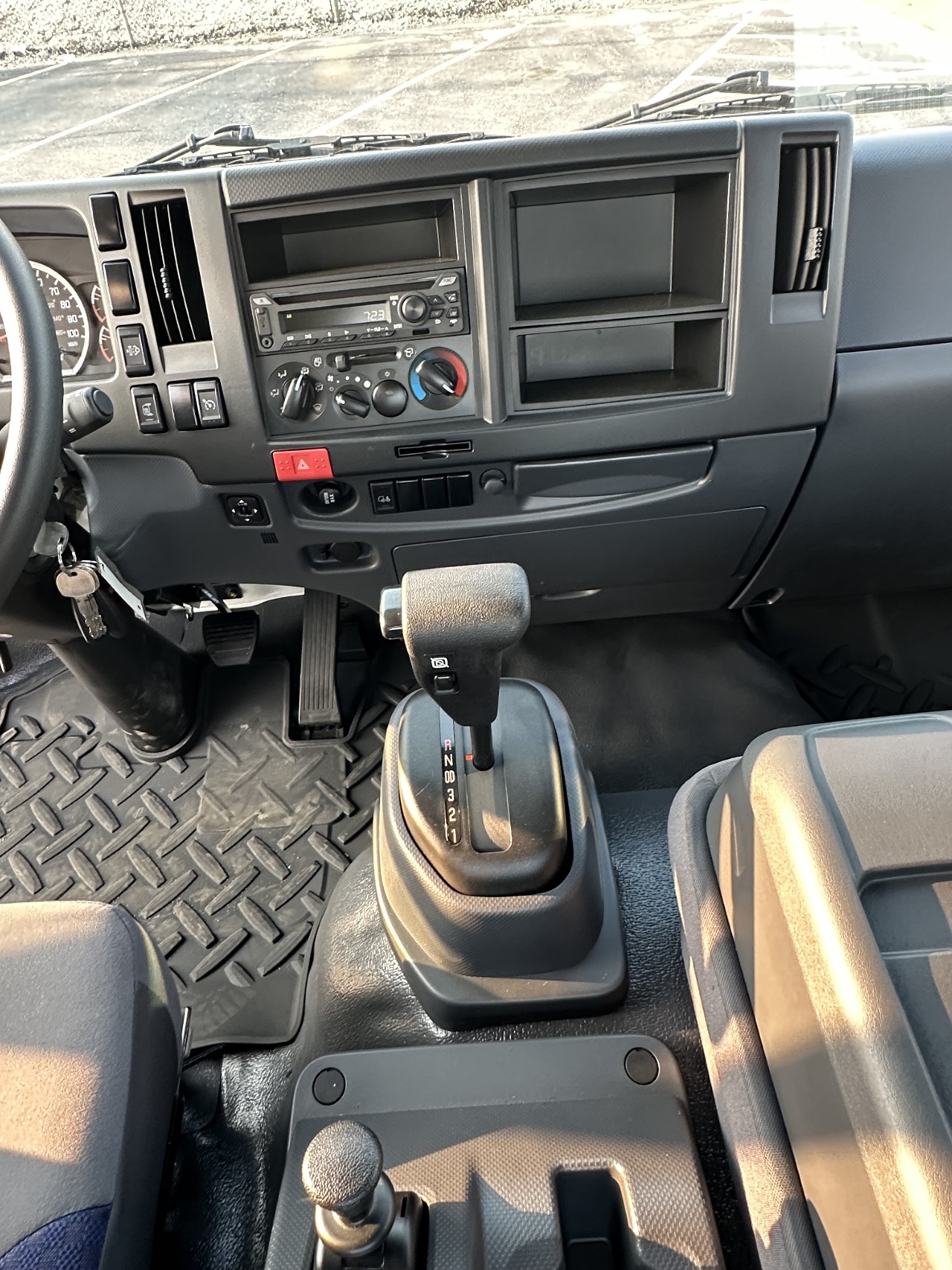 2025 Isuzu FVR - image 9