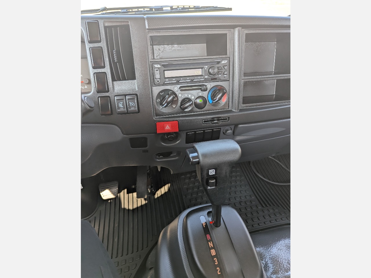 2025 Isuzu - image 15