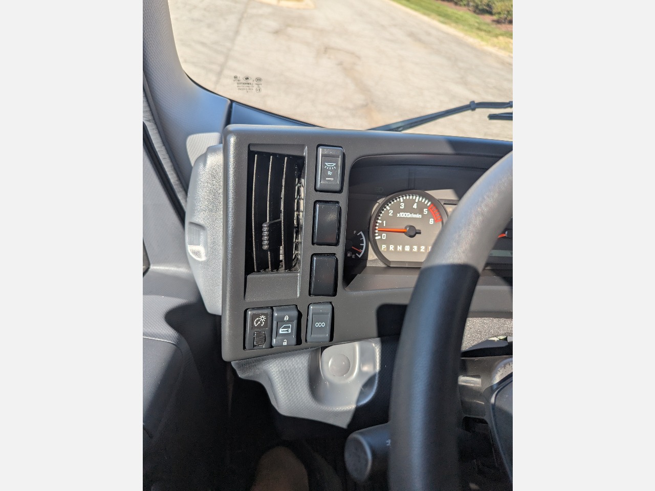 2025 Isuzu - image 16