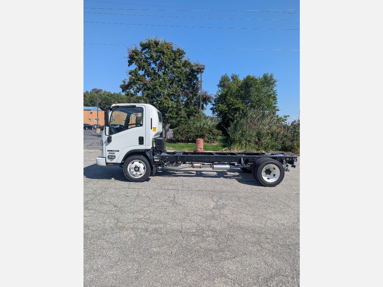 2025 Isuzu - image 3