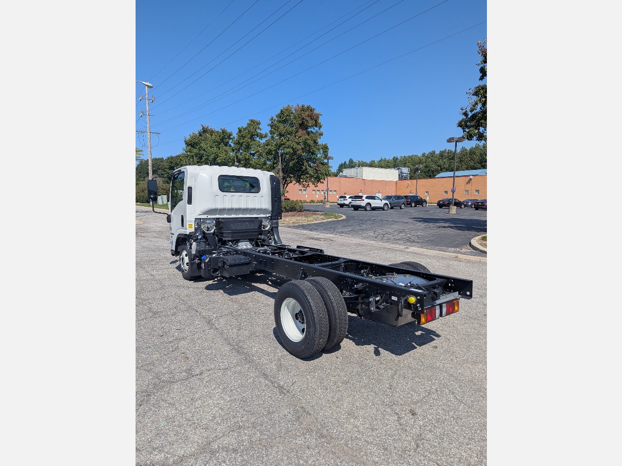 2025 Isuzu - image 10