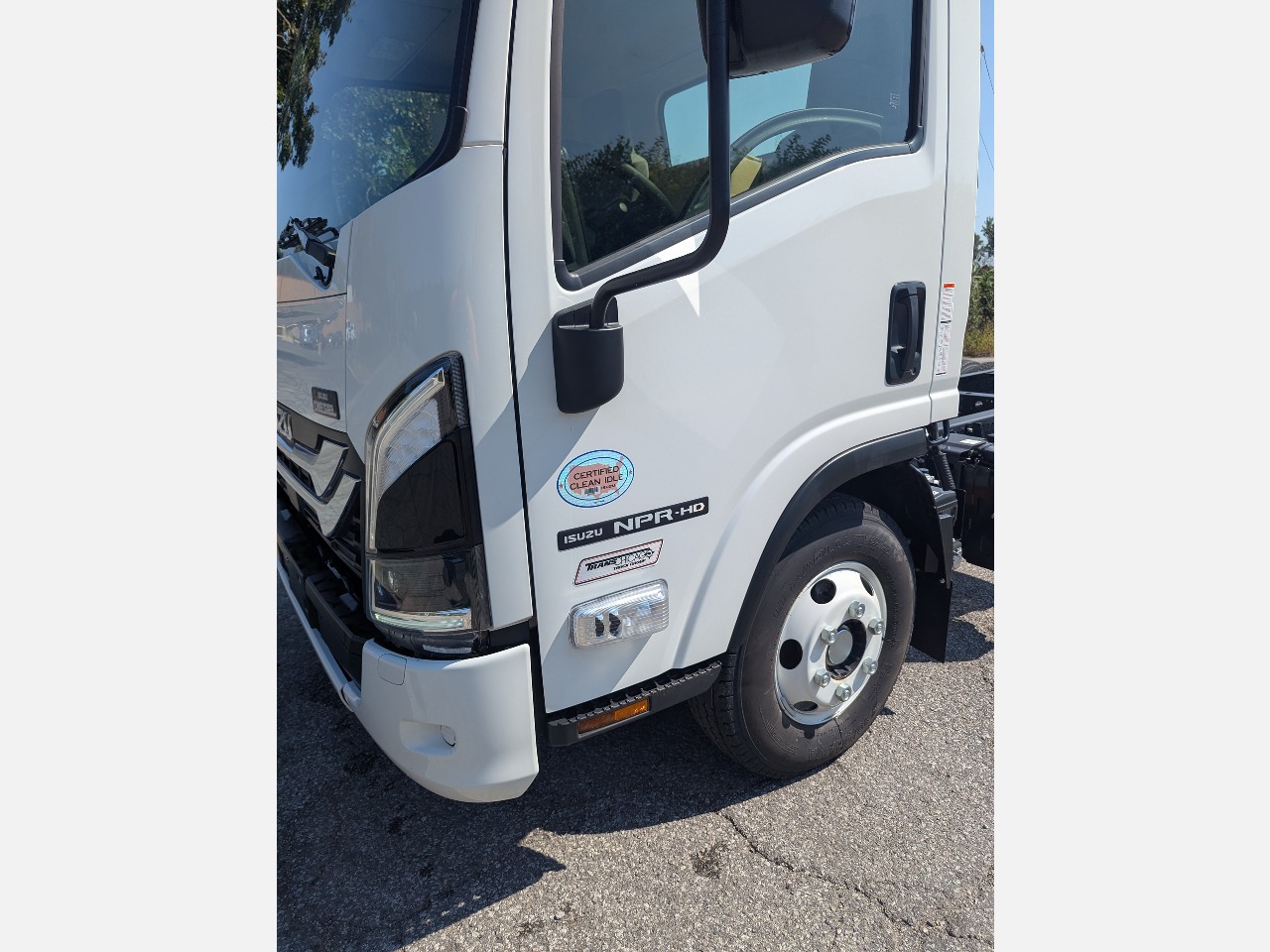 2025 Isuzu - image 15