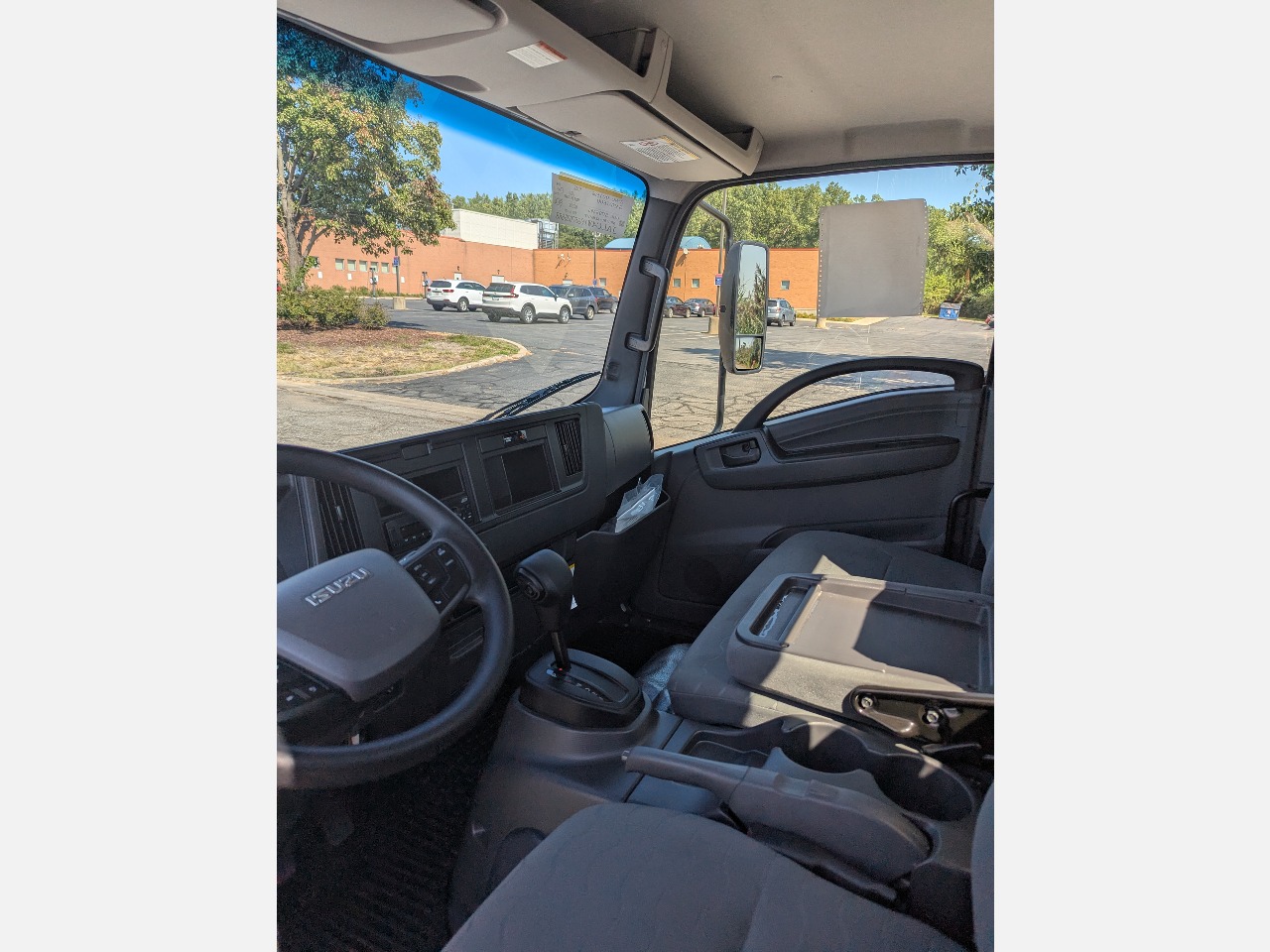 2025 Isuzu - image 17