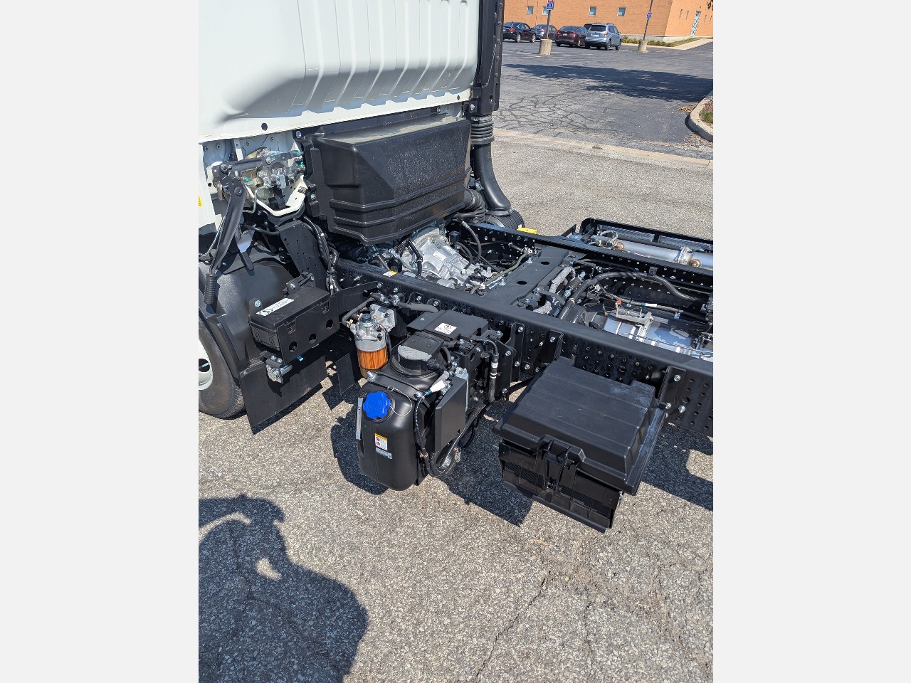 2025 Isuzu - image 19