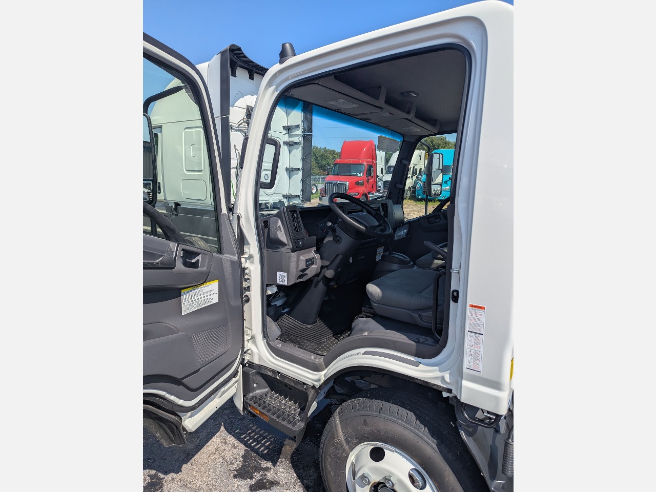 2025 Isuzu - image 5