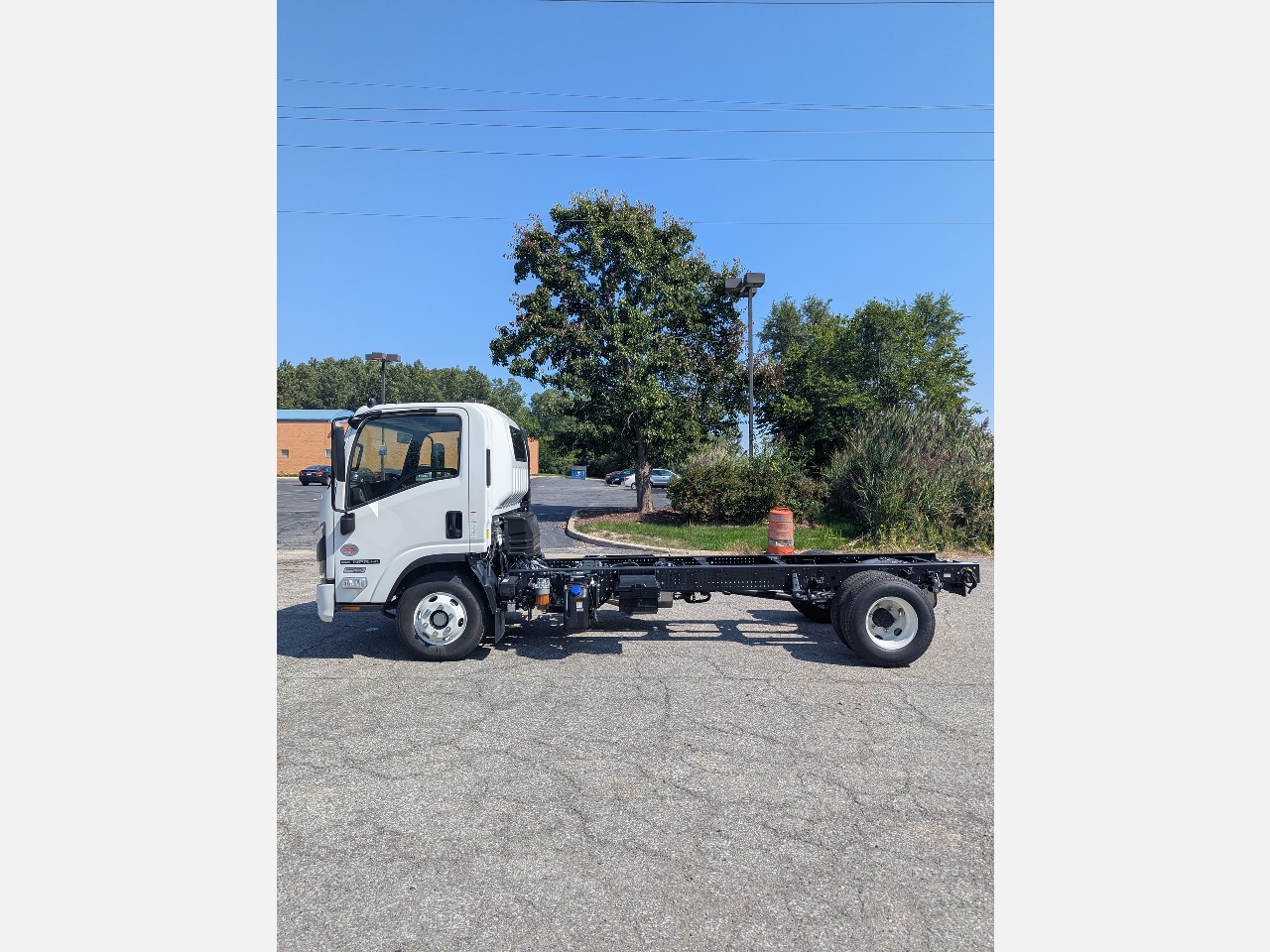 2025 Isuzu - image 9