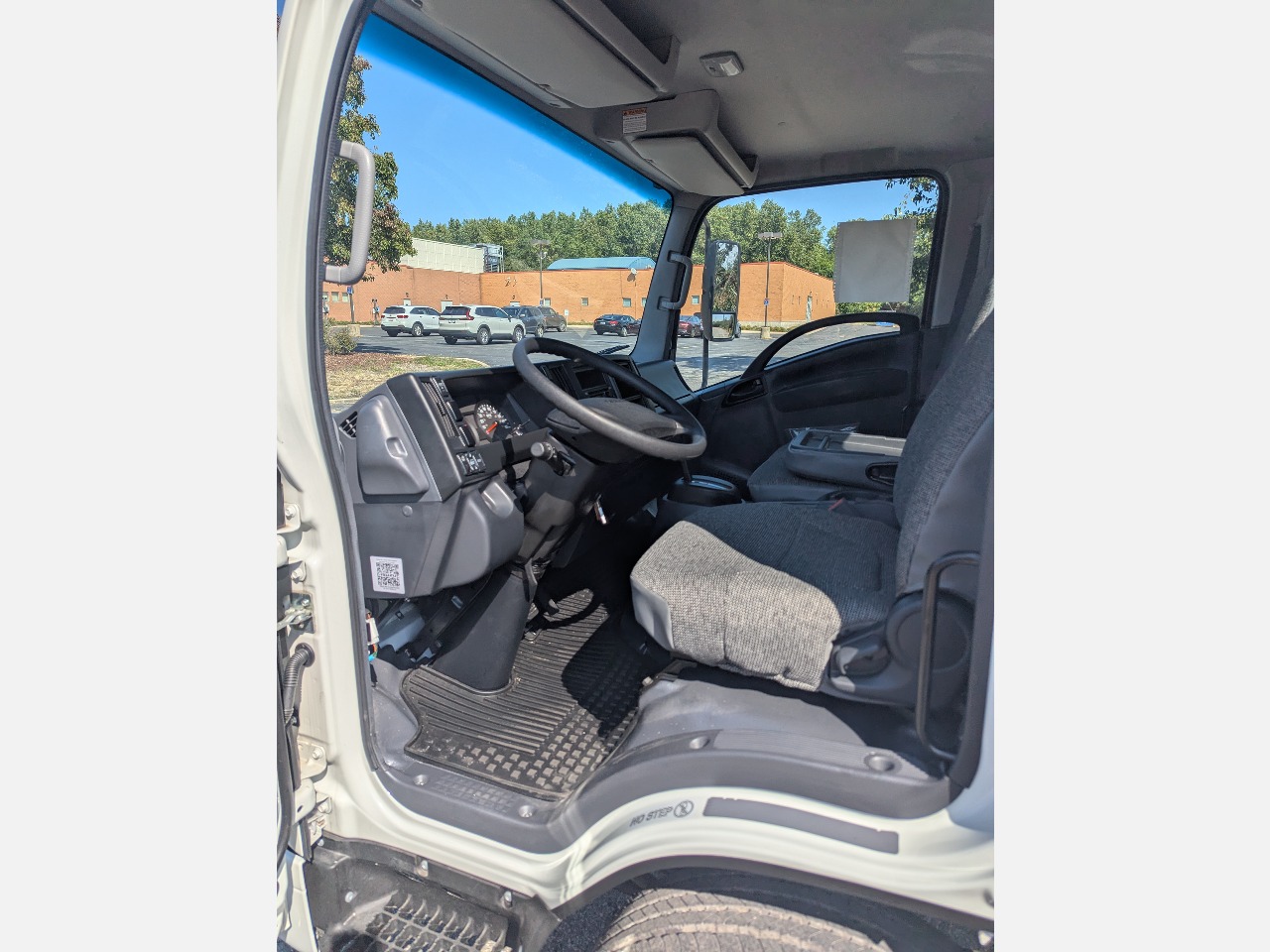 2025 Isuzu - image 11