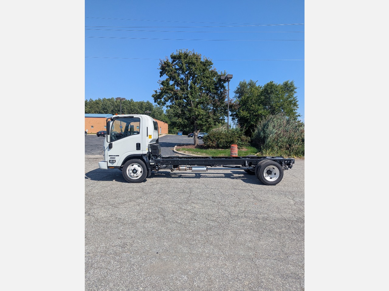 2025 Isuzu - image 3