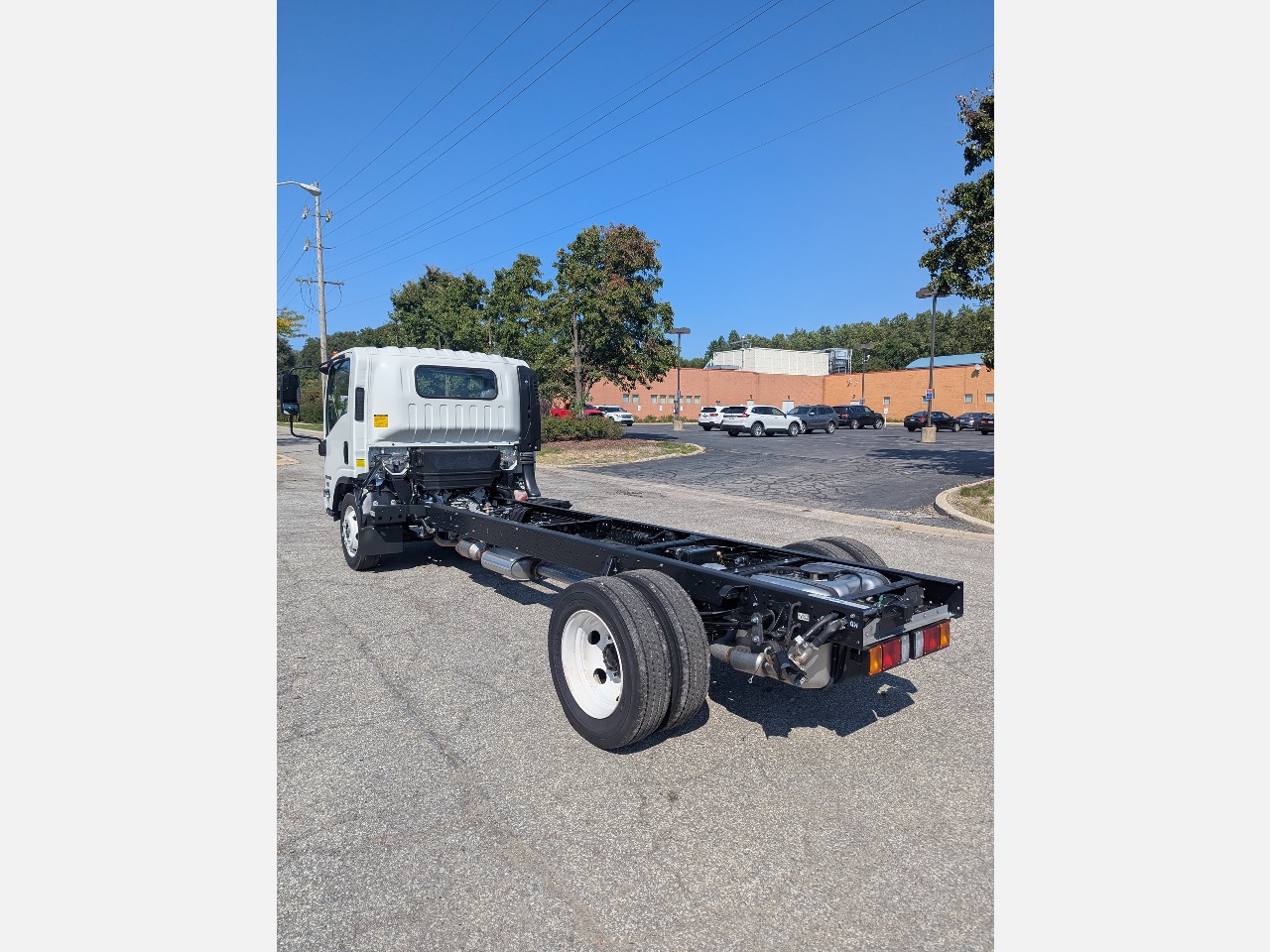 2025 Isuzu - image 4